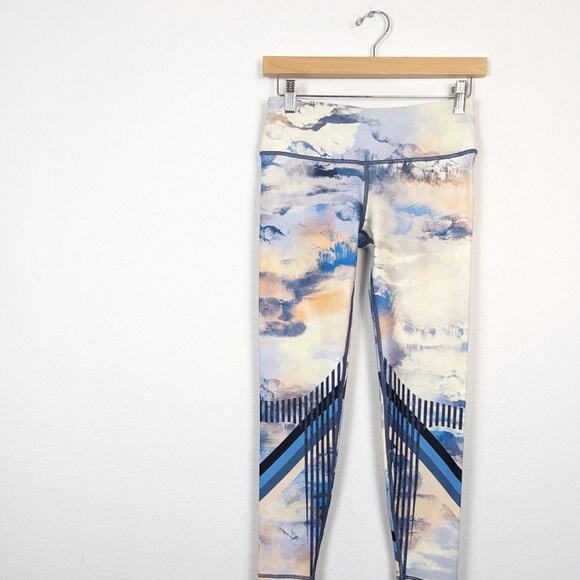 Wear It To Heart Sky Printed Activewear Leggings Size S - Picture 3 of 8